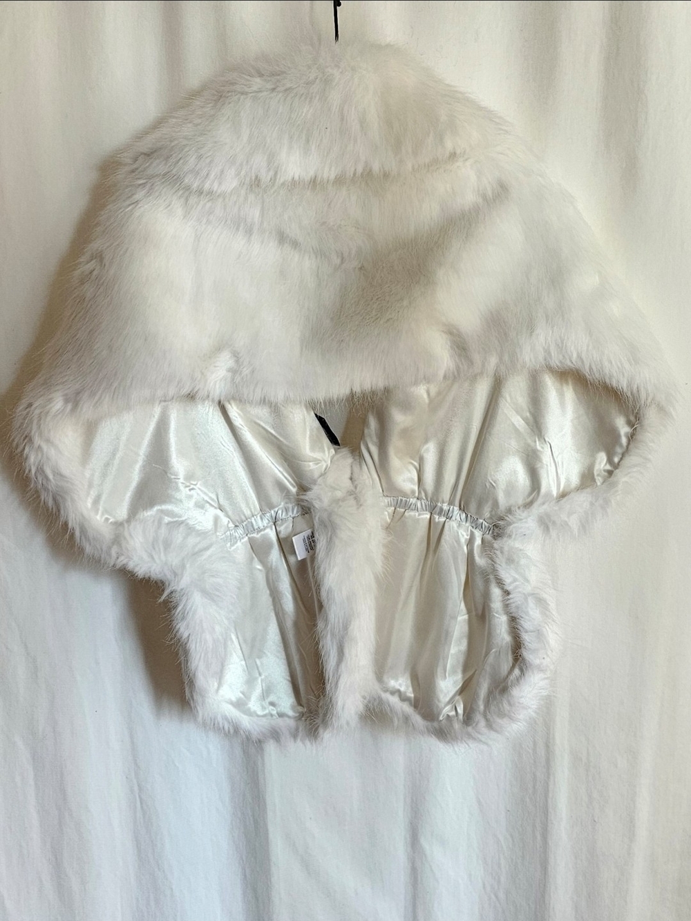 Melanie Lyne White Faux Fur & Rhinestone Bridal Shawl Stole - Picture 4 of 16